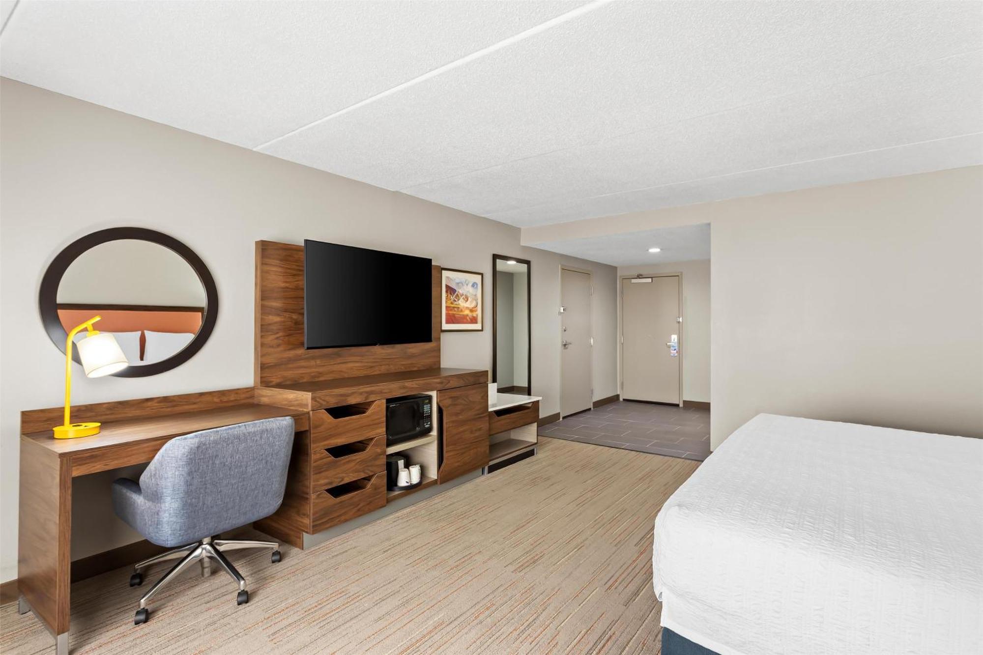 Hampton & Hotel 3*