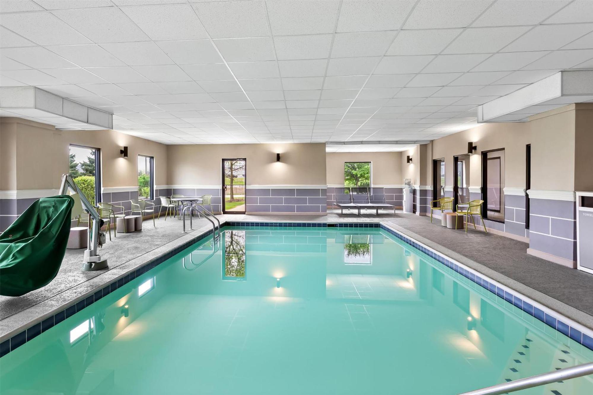 Hampton & Hotel Bolingbrook